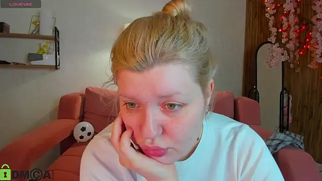 Snapshot of Michele_Greenn chatting on June 2026 01:03:01 AM Michele Greenn online show from June 2026 01:03:01 AM