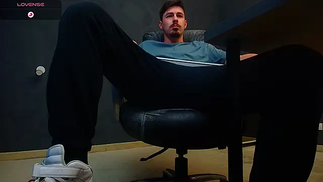 EnzoRace online show from November 2025 05:51:01 AM