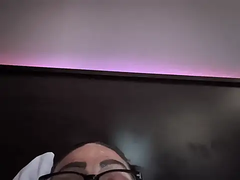 SparklesB1tch online show from June 2026 05:05:01 PM