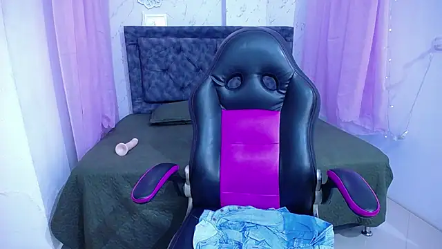 Snapshot of mia__thomson_ chatting on September 2025 01:44:02 PM mia thomson online show from September 2025 01:44:02 PM