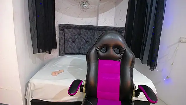 Snapshot of mia__thomson_ chatting on October 2025 12:34:02 PM mia thomson online show from October 2025 12:34:02 PM