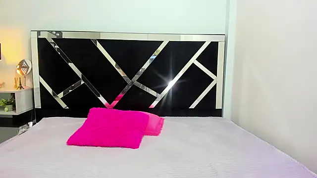 iisabella noa online show from September 2025 12:39:02 PM