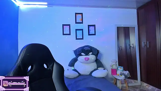 Snapshot of milita_houston chatting on October 2025 06:32:01 PM milita houston online show from October 2025 06:32:01 PM