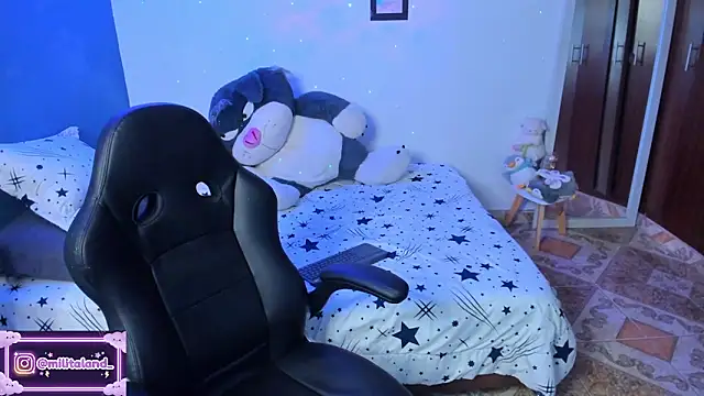 Snapshot of milita_houston chatting on November 2025 05:13:01 PM milita houston online show from November 2025 05:13:01 PM