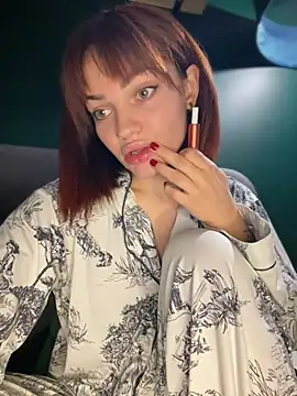 Snapshot of SaraLow chatting on January 2026 05:55:01 AM SaraLow online show from January 2026 05:55:01 AM