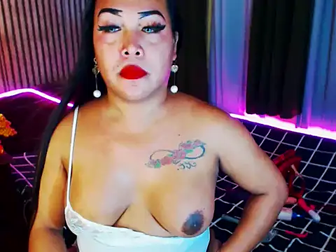 Snapshot of CumFactoryLuna chatting on June 2026 12:07:02 PM CumFactoryLuna online show from June 2026 12:07:02 PM