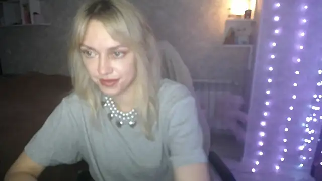 NickyAdamidi online show from November 2025 04:51:01 PM