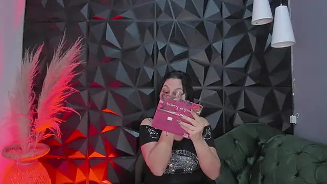 helenasaenz online show from December 2025 12:20:01 PM