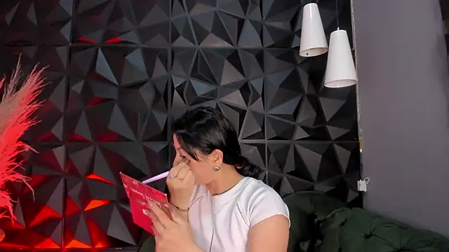 helenasaenz online show from December 2025 12:32:01 PM