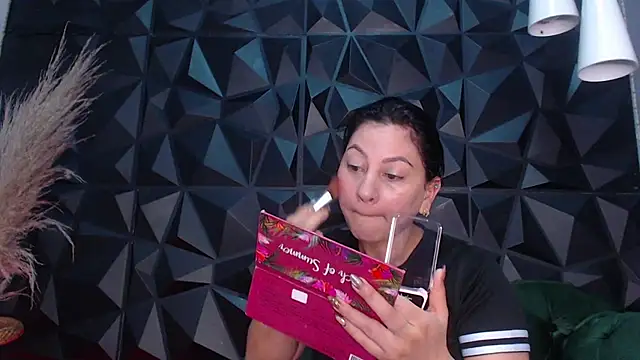 helenasaenz online show from December 2025 12:33:02 PM