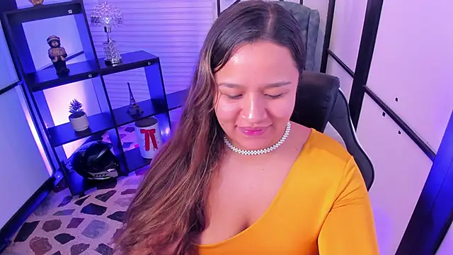 ElaBourn  online show from November 2025 01:00:02 PM