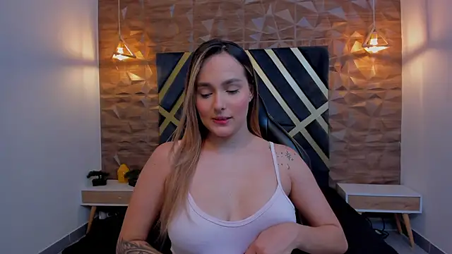 Snapshot of Emmaa_white_ chatting on November 2025 05:13:02 PM Emmaa white online show from November 2025 05:13:02 PM