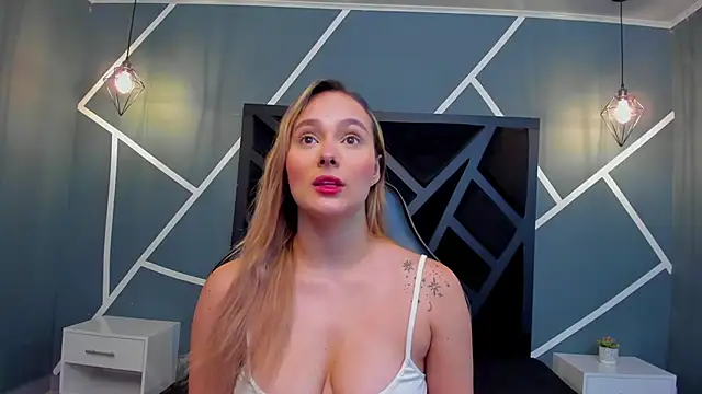 Snapshot of Emmaa_white_ chatting on November 2025 11:21:01 AM Emmaa white online show from November 2025 11:21:01 AM