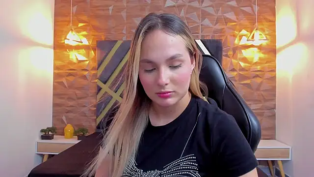 Emmaa white  online show from March 2026 05:17:01 PM