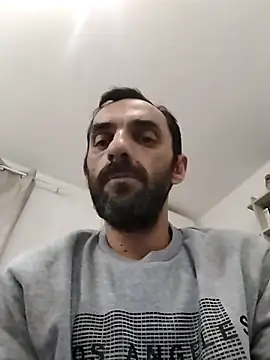 hotmen83 online show from October 2025 09:00:02 PM