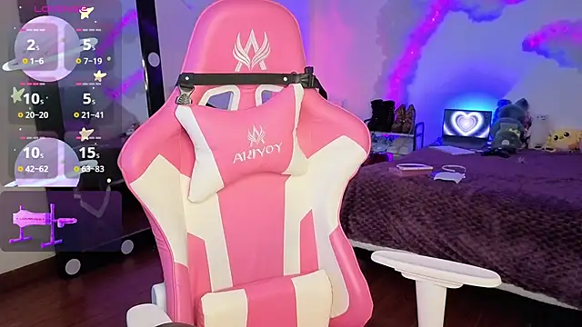 larah uwu online show from November 2025 07:41:02 PM