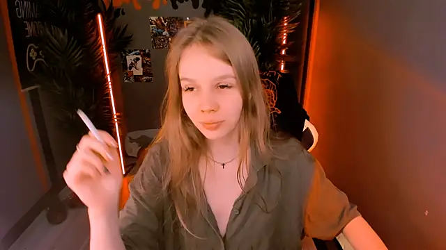 Snapshot of Selen_hells_weet chatting on October 2025 03:56:02 PM Selen hells weet online show from October 2025 03:56:02 PM