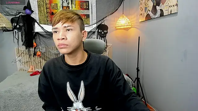 Snapshot of nathanclay chatting on October 2025 05:19:02 AM nathanclay online show from October 2025 05:19:02 AM