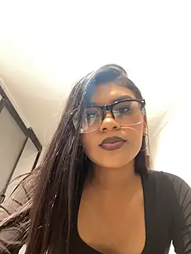 AlaiaMoretti online show from November 2025 02:43:02 AM