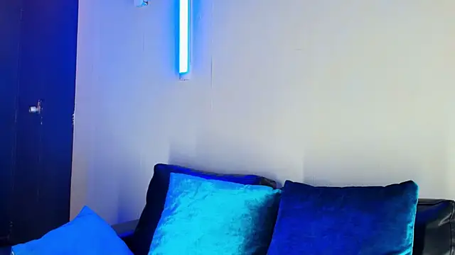  DantFox  online show from October 2025 08:11:02 PM