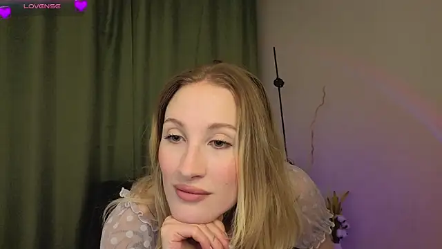 BiancaHelo online show from September 2025 11:03:01 AM