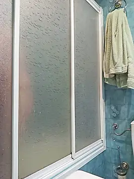 Snapshot of geli45 chatting on January 2026 12:10:02 PM geli45 online show from January 2026 12:10:02 PM