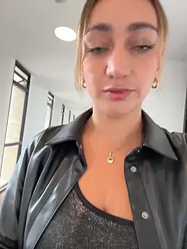 Snapshot of Ninabigtitied chatting on March 2026 04:44:02 PM Ninabigtitied online show from March 2026 04:44:02 PM