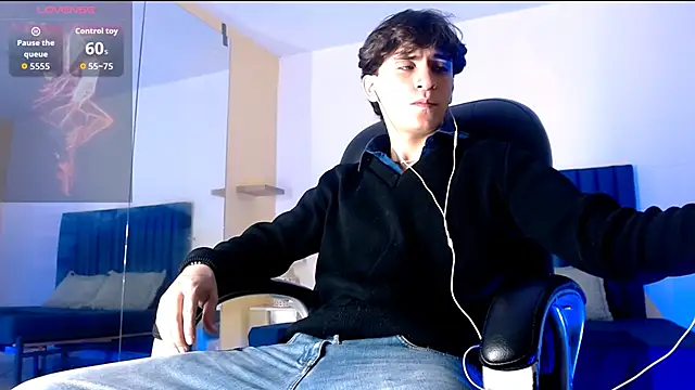 Snapshot of RoberthAlv chatting on February 2026 01:44:02 PM RoberthAlv online show from February 2026 01:44:02 PM