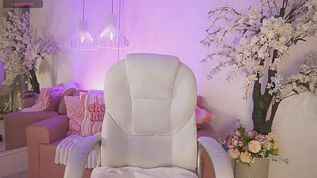 Snapshot of JadeSummerr chatting on November 2025 11:51:02 AM JadeSummerr online show from November 2025 11:51:02 AM