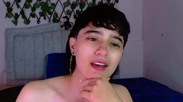 katalinathxandbritney1 online show from December 2025 01:21:02 AM