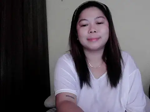 Snapshot of mimi15 chatting on May 2026 11:10:02 PM mimi15 online show from May 2026 11:10:02 PM