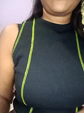 Snapshot of Tamil_kavinila chatting on May 2026 05:28:02 PM Tamil kavinila online show from May 2026 05:28:02 PM