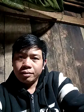 DungLuongg online show from December 2025 02:36:02 PM