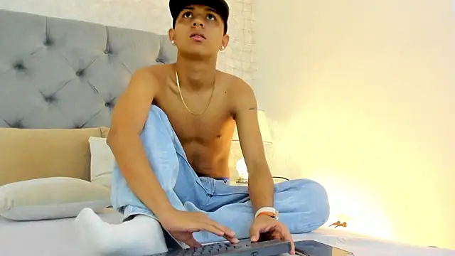 Snapshot of Lucien_Gray_ chatting on December 2025 03:40:02 PM Lucien Gray online show from December 2025 03:40:02 PM