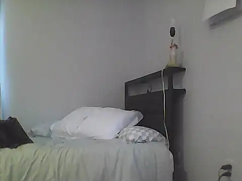 sarahkat86 online show from April 2026 09:56:01 PM