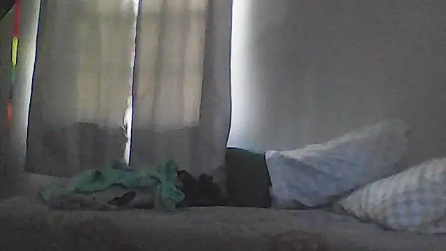 sarahkat86 online show from April 2026 09:57:02 PM