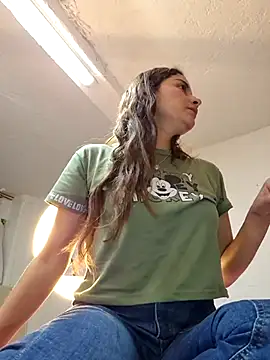 aytanna torrez online show from October 2025 04:09:02 PM