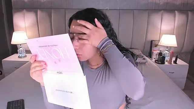 BellaSwwan online show from December 2025 01:28:02 PM