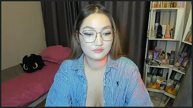 lyra x online show from October 2025 04:52:01 PM