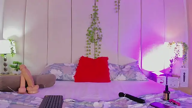 mia rousse25 online show from April 2026 06:10:01 PM