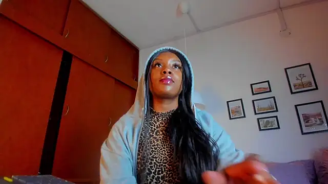 Coco joness online show from November 2025 07:46:01 PM