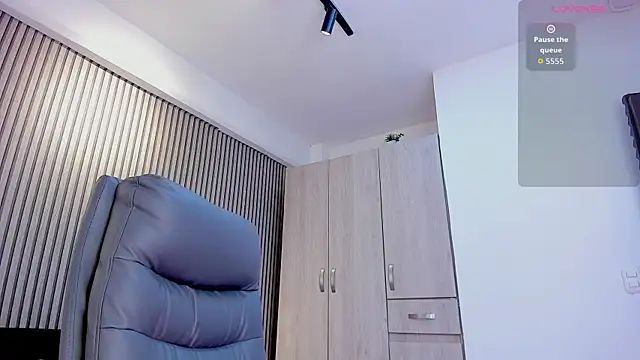 lily cash1 online show from November 2025 08:05:01 PM