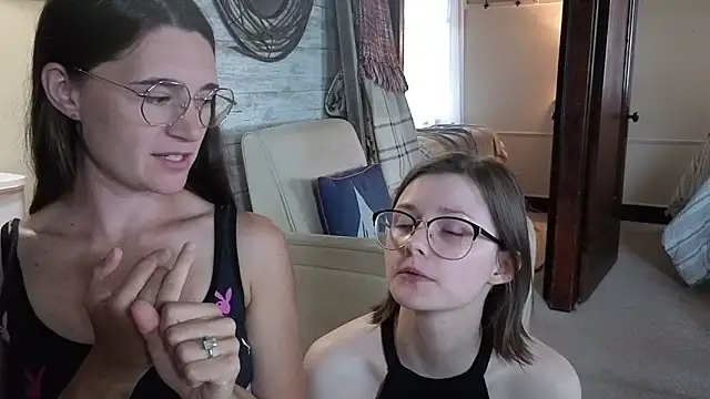 Snapshot of bambifarrina chatting on June 2026 11:38:02 PM bambifarrina online show from June 2026 11:38:02 PM