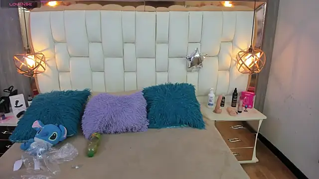 Foxxy Doll online show from April 2026 02:55:02 PM