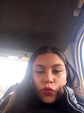 Laia  hadid online show from September 2025 05:06:01 PM