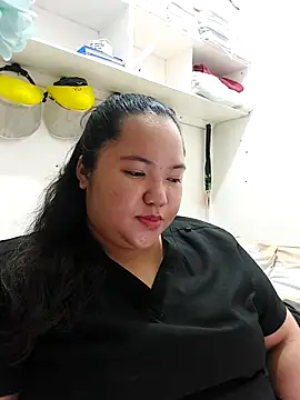 LianaCruzado online show from April 2026 01:41:02 PM