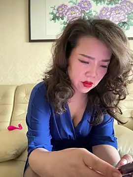 Snapshot of anna_yngs chatting on May 2026 01:58:02 AM anna yngs online show from May 2026 01:58:02 AM
