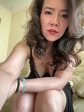 Snapshot of anna_yngs chatting on May 2026 04:08:02 AM anna yngs online show from May 2026 04:08:02 AM