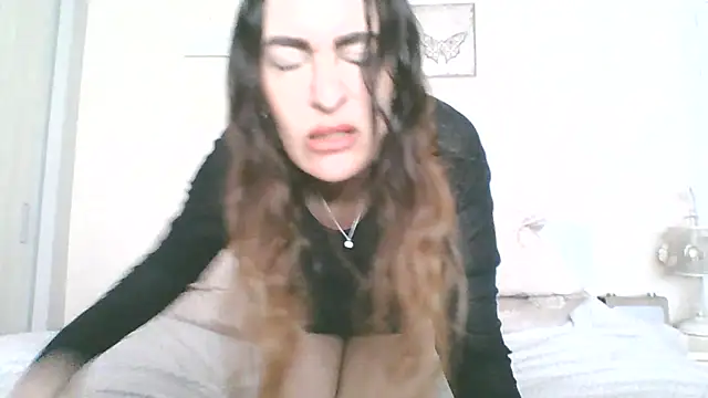 EllaKent online show from May 2026 02:45:01 PM