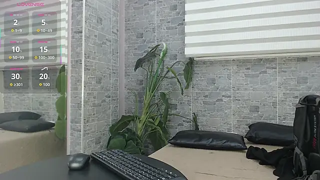 VioletLux online show from November 2025 07:35:02 PM